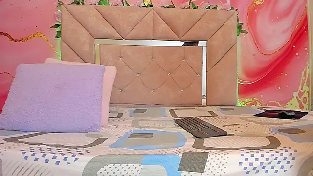 sweet  luna   online show from 02/25/26, 11:10