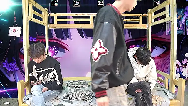 xiaohuangren01 online show from 03/24/26, 04:23