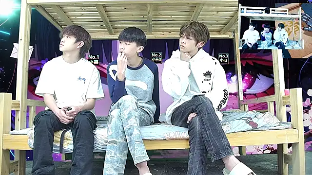 xiaohuangren01 online show from 02/27/26, 12:33