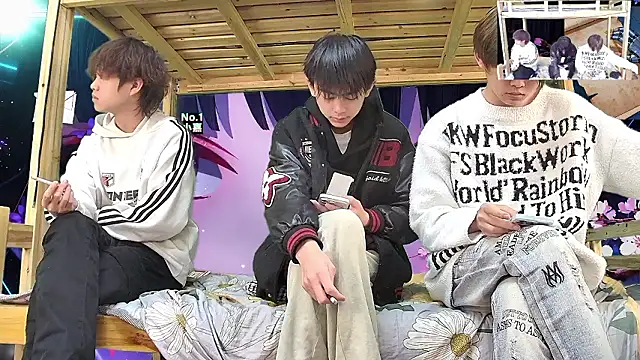 xiaohuangren01 online show from 03/12/26, 03:34