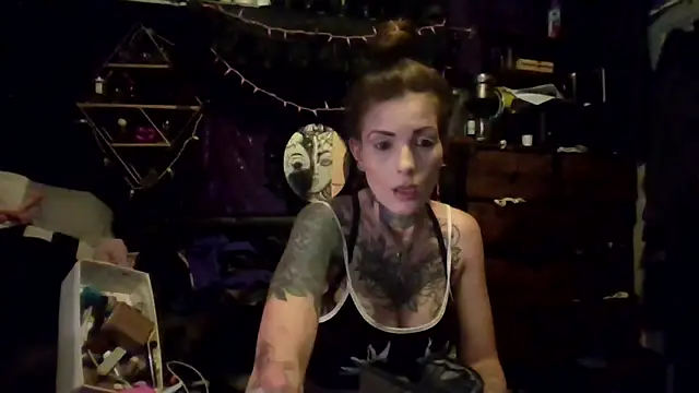 Snapshot of allymoon1369 chatting on 05/09/26, 10:02 allymoon1369 online show from 05/09/26, 10:02