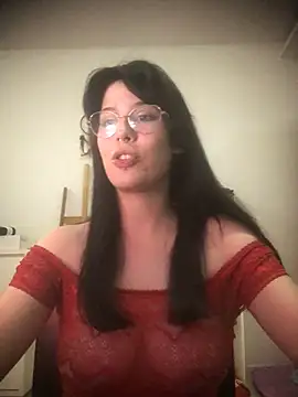 Snapshot of ElisaGoth chatting on 07/05/26, 11:44 ElisaGoth online show from 07/05/26, 11:44