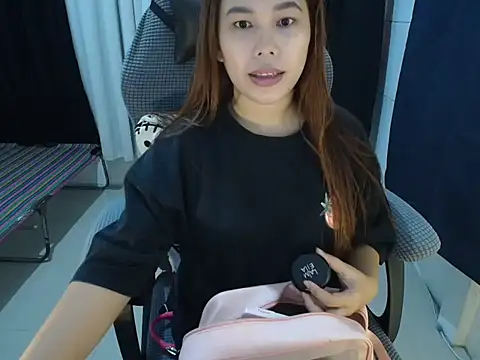 Snapshot of Bellashoweey chatting on 06/30/26, 11:21 Bellashoweey online show from 06/30/26, 11:21