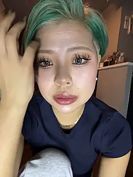 BADBITCHISAKI online show from 04/04/26, 01:39