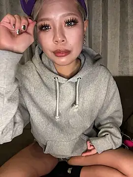 BADBITCHISAKI online show from 02/26/26, 12:49