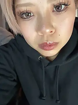 BADBITCHISAKI online show from 04/19/26, 01:34