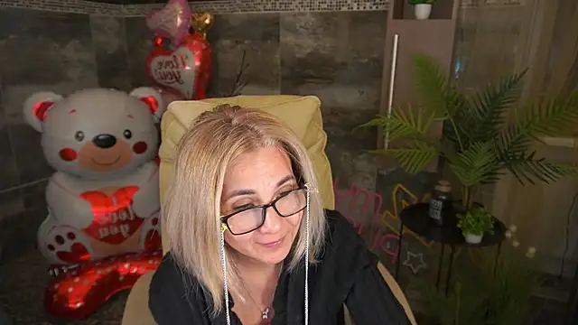 MiaRossy online show from 02/17/26, 12:02