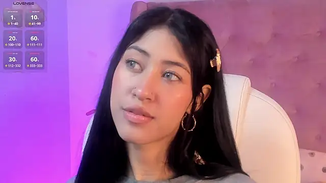 Snapshot of internett_sweetheart chatting on 02/07/26, 05:26 internett sweetheart online show from 02/07/26, 05:26