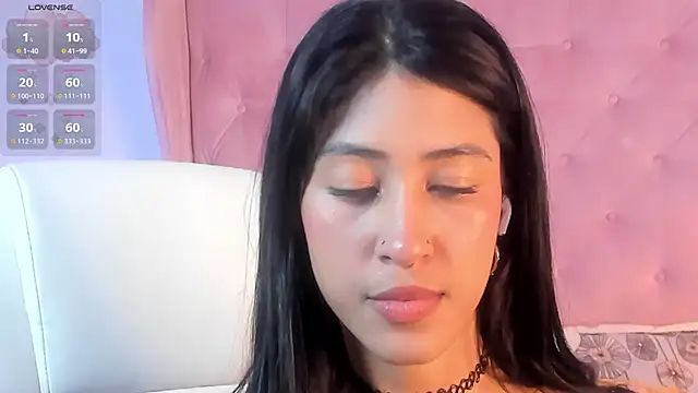 Snapshot of internett_sweetheart chatting on 03/04/26, 04:53 internett sweetheart online show from 03/04/26, 04:53