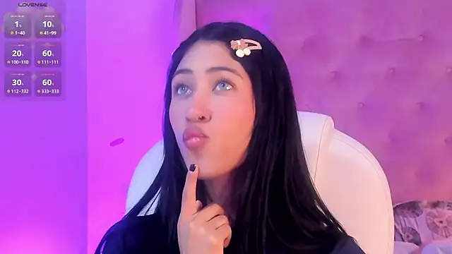 Snapshot of internett_sweetheart chatting on 02/20/26, 05:37 internett sweetheart online show from 02/20/26, 05:37