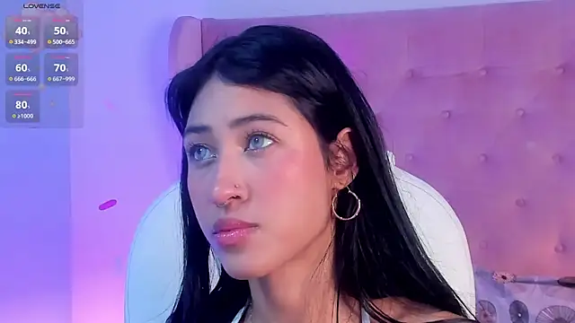 Snapshot of internett_sweetheart chatting on 02/21/26, 04:47 internett sweetheart online show from 02/21/26, 04:47