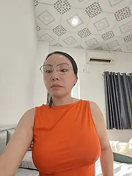 Snapshot of Famrita chatting on 05/20/26, 11:46 Famrita online show from 05/20/26, 11:46