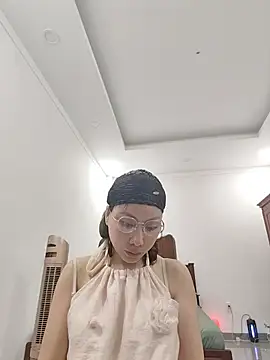 Snapshot of Famrita chatting on 05/23/26, 03:33 Famrita online show from 05/23/26, 03:33