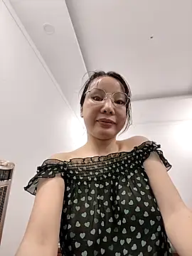 Snapshot of Famrita chatting on 05/12/26, 02:41 Famrita online show from 05/12/26, 02:41