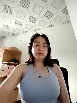 Snapshot of Famrita chatting on 04/19/26, 11:51 Famrita online show from 04/19/26, 11:51