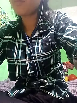 priyasharma899 online show from 04/10/26, 08:38