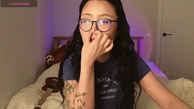 nullgirl online show from 05/15/26, 12:19