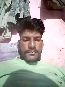 Snapshot of Hairymax_boy chatting on 03/01/26, 01:44 Hairymax boy online show from 03/01/26, 01:44