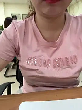 Snapshot of Donna9696 chatting on 04/14/26, 12:48 Donna9696 online show from 04/14/26, 12:48