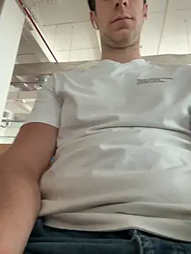 Snapshot of badCecio chatting on 04/14/26, 12:10 badCecio online show from 04/14/26, 12:10