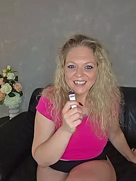 Snapshot of Anna-Lustig chatting on 06/07/26, 09:58 Anna-Lustig online show from 06/07/26, 09:58