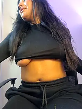 Snapshot of valenlopezz_ chatting on 06/02/26, 04:23 valenlopezz online show from 06/02/26, 04:23