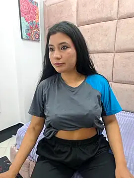 Snapshot of valenlopezz_ chatting on 05/08/26, 05:22 valenlopezz online show from 05/08/26, 05:22