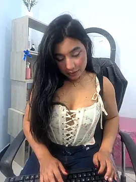 Snapshot of valenlopezz_ chatting on 05/14/26, 03:47 valenlopezz online show from 05/14/26, 03:47