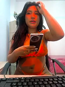 Snapshot of valenlopezz_ chatting on 05/02/26, 03:45 valenlopezz online show from 05/02/26, 03:45