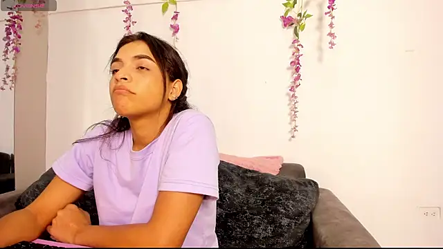 chloe peach  online show from 07/04/26, 01:48