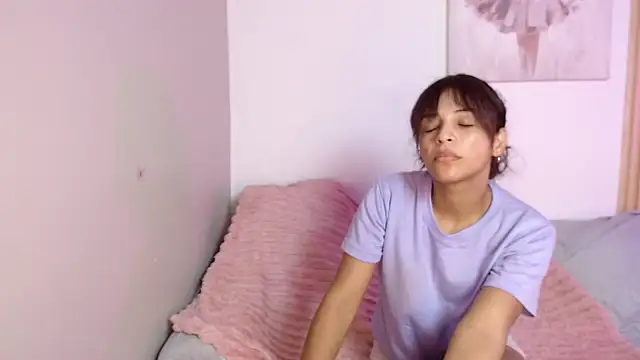 chloe peach  online show from 05/04/26, 12:08