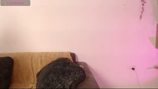chloe peach  online show from 06/03/26, 12:39