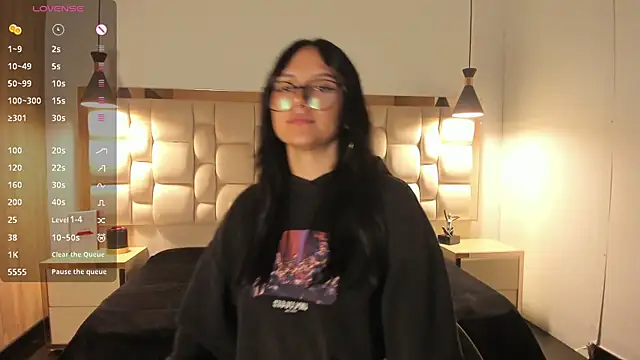 NiccolleHall online show from 02/04/26, 12:55