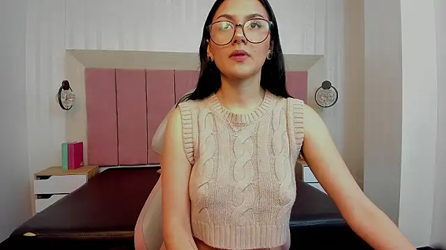 NiccolleHall online show from 01/15/26, 01:58