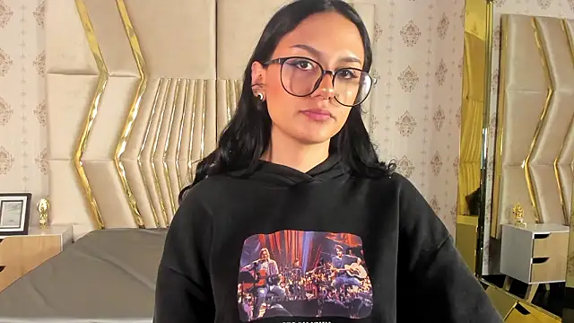 NiccolleHall online show from 02/13/26, 01:33