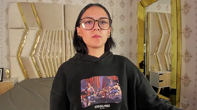 NiccolleHall online show from 02/14/26, 01:39