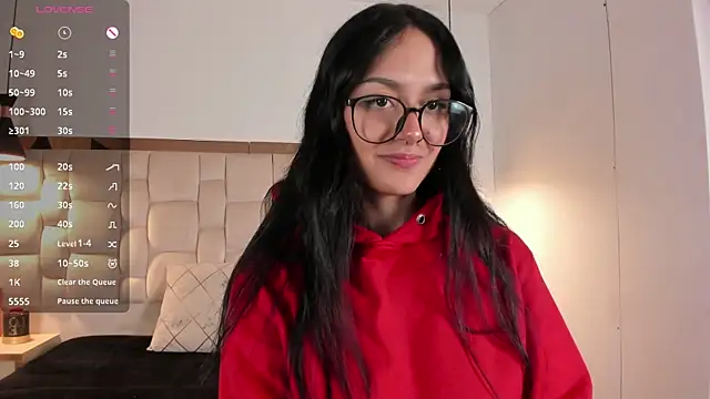 NiccolleHall online show from 02/11/26, 01:00