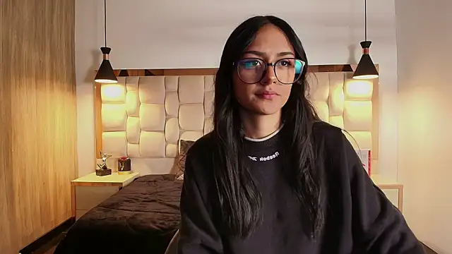 NiccolleHall online show from 02/25/26, 01:33