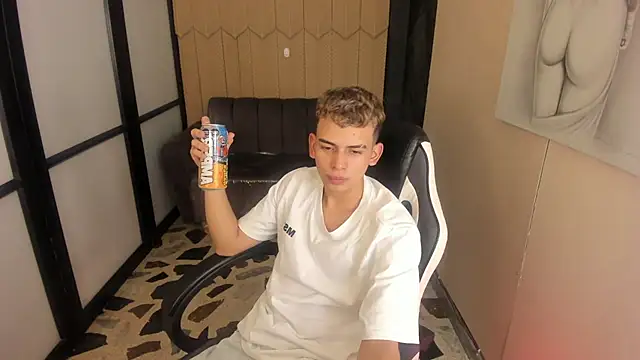 Snapshot of JuanSixx_ chatting on 01/14/26, 08:12 JuanSixx online show from 01/14/26, 08:12