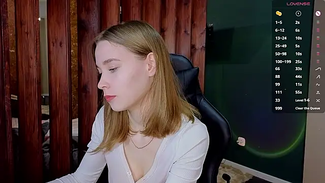 Snapshot of vickky_shy chatting on 02/20/26, 06:43 vickky shy online show from 02/20/26, 06:43