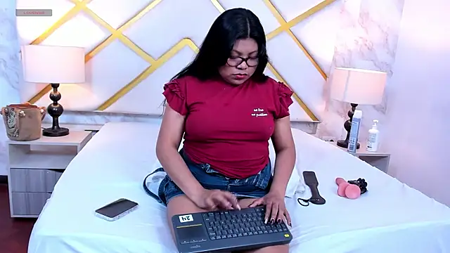 Kiri Black  online show from 04/15/26, 04:07