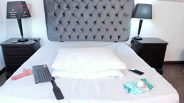 Kiri Black  online show from 04/10/26, 04:08