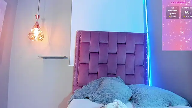 Scarlet Vixen  online show from 03/14/26, 12:33