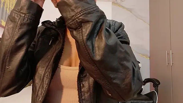 Scarlet Vixen  online show from 02/04/26, 12:44