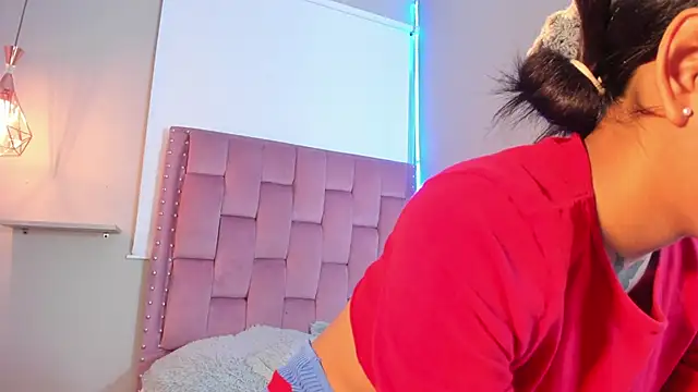 Scarlet Vixen  online show from 03/11/26, 12:32