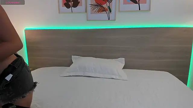 Snapshot of _Caamilaa_ chatting on 02/24/26, 05:58 Caamilaa online show from 02/24/26, 05:58