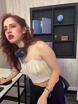 Snapshot of elodie_rouge chatting on 03/11/26, 12:21 elodie rouge online show from 03/11/26, 12:21
