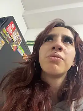 Snapshot of elodie_rouge chatting on 06/10/26, 11:33 elodie rouge online show from 06/10/26, 11:33