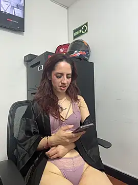 Snapshot of elodie_rouge chatting on 06/11/26, 11:57 elodie rouge online show from 06/11/26, 11:57