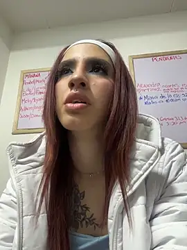 Snapshot of elodie_rouge chatting on 04/29/26, 05:30 elodie rouge online show from 04/29/26, 05:30